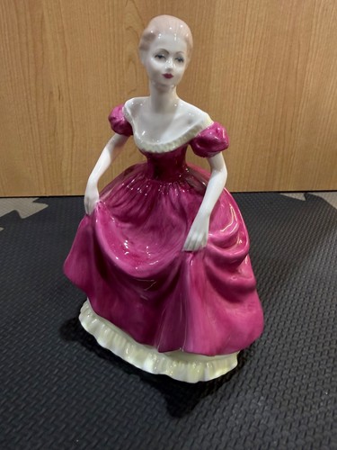 Coalport figurine fine china - figurine,
