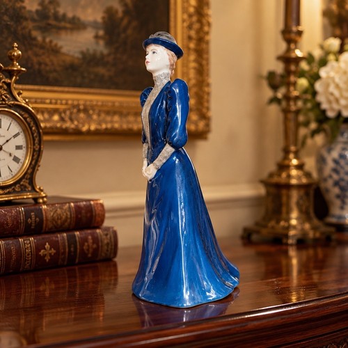 Coalport figurine ladies of - -,